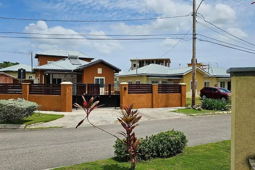 Starz Inn Montego Bay 0*,